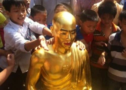 Cận cảnh tượng cổ bị trụ trì đóng đinh vào đầu