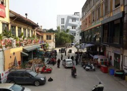 Thông báo chấm dứt hoạt động kinh doanh tại Zone 9 bị xé nát