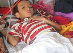 Bé trai 7 tuổi bị bố chất rơm đốt: Những giọt nước mắt muộn màng