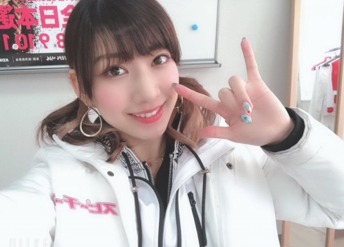 23 tuổi vẫn tắm chung với bố và anh trai, nữ idol Nhật nhờ tư vấn: "Nên dừng lại hay không?"