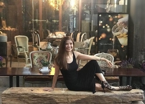 Người phụ nữ U60 sở hữu vóc dáng gợi cảm và phong cách thời trang sành điệu 'ăn đứt' giới trẻ