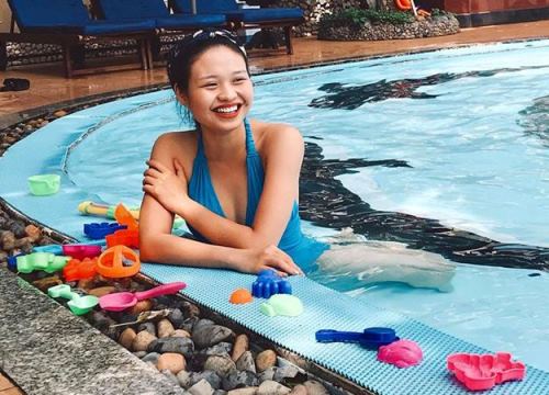 Ái nữ của danh hài được Hoài Linh 'đòi cưới' gợi cảm không kém mẹ