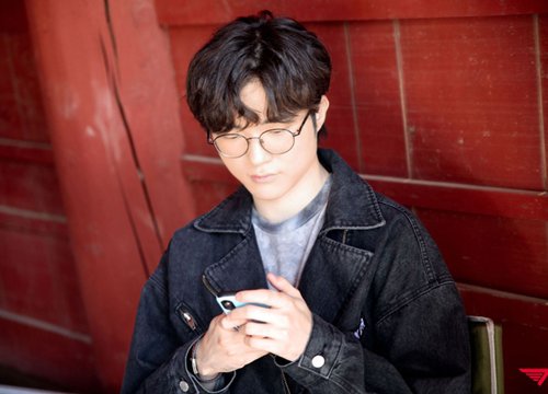 "Chủ tịch" Faker tiếp tục khiến fan nữ trầm trồ vì ăn diện, nhìn cứ như minh tinh màn bạc