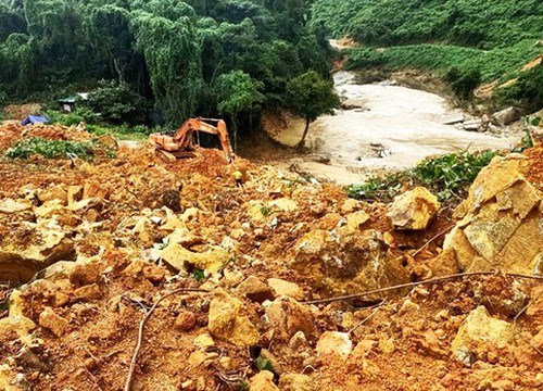 Thủ tướng chia buồn với gia đình cán bộ, chiến sỹ hy sinh và công nhân tử nạn, mất tích