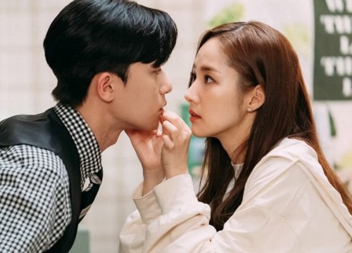 'Thư ký Kim' Park Min Young ngầm thừa nhận mối quan hệ tình cảm với 'Phó Chủ tịch' Park Seo Joon?