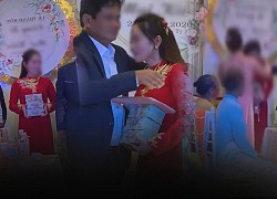 The bride was touched when she received a &quot;terrible&quot; dowry of more than 30 billion VND