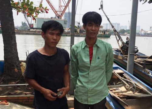 TP.HCM: Bắt quả tang 2 'cá tặc' tận diệt cá trên sông Sài Gòn