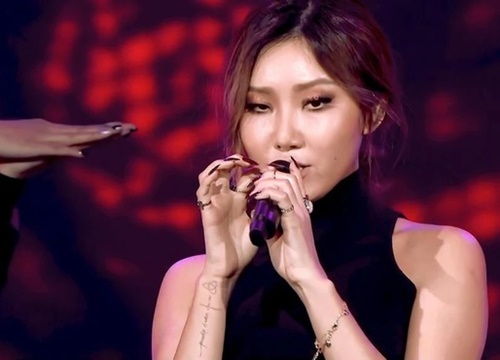 Hwasa sở hữu những hình xăm nào trên cơ thể?