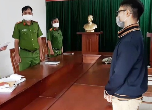 Khởi tố đối tượng đánh bảo vệ khi bị nhắc đeo khẩu trang nơi công cộng