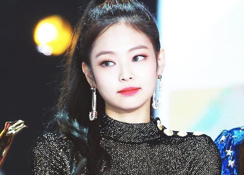 Jennie và 7 sao Hàn có gu thời trang sành điệu như hội con nhà giàu
