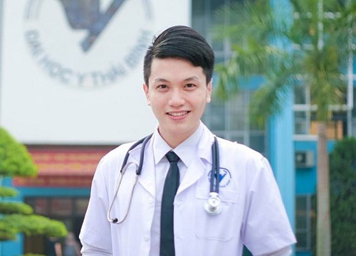 "Người ấy là ai?": Không chỉ thả thính nữ chính sau chương trình, chàng bác sĩ "bãi xe" còn nhắc đến nam dancer cực hài hước