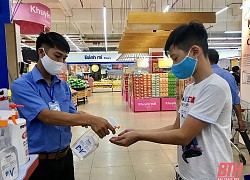 Nhiều người dân đeo khẩu trang phòng nguy cơ lây nhiễm COVID - 19