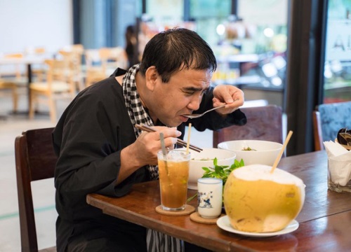 MC Quyền Linh bất ngờ trải lòng nổi khổ của người nổi tiếng: "Không biết mình phải nghệ sĩ không?"