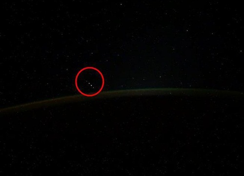 Nga đang phân tích video về 5 vật thể nghi là UFO