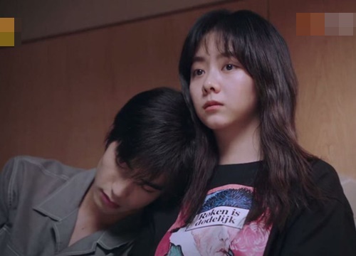 "Lấy danh nghĩa người nhà" từ phim gia đình thành "hội chợ yêu đương" khiến điểm bình chọn sụt hạng thảm hại