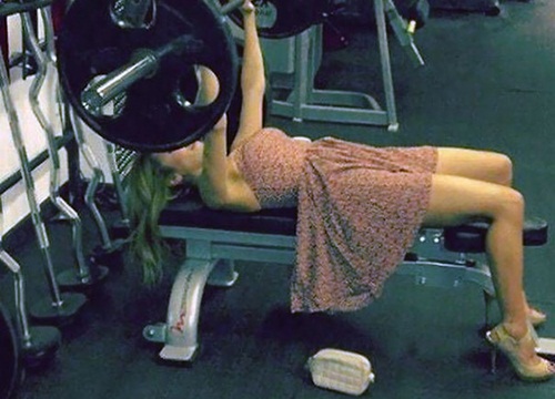 "Đứng hình" với những hình ảnh khó tin bắt gặp trong phòng gym