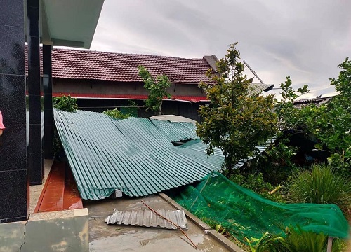 Dân mạng xót xa hình ảnh bão đổ bộ, tàn phá miền Trung