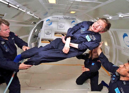 Stephen Hawking - người ngồi xe lăn 'du hành' vũ trụ