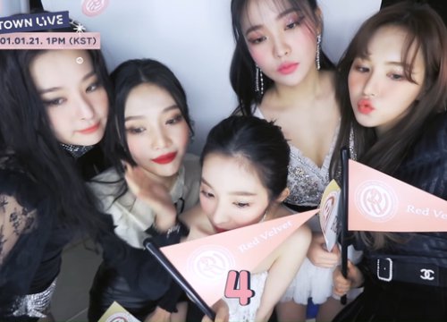 1 năm sau tai nạn kinh hoàng và phốt chấn động, Red Velvet lần đầu lộ diện đủ 5 người: Irene - Wendy nhận phản ứng đối lập hoàn toàn!