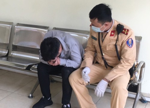 Hà Nội: Thất tình, nam thanh niên định nhảy cầu Chương Dương được cứu kịp thời