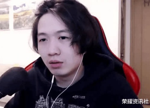 Nam streamer "chết lặng" khi chứng kiến nhan sắc thật của "nữ thần" mới quen, cuộc trò chuyện kết thúc với kịch bản không ai ngờ!