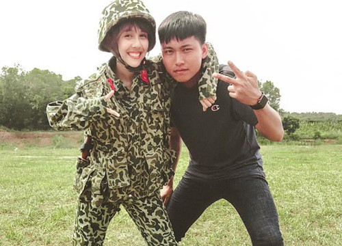 "Thính xịn" cuối năm: Mũi trưởng Long không đi countdown, ở nhà xem MV Hậu Hoàng!