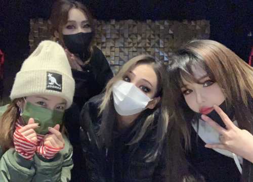2NE1 gây náo loạn đêm qua khi tụ họp đông đủ mừng sinh nhật em út Minzy, lời chia sẻ của Dara gây xúc động