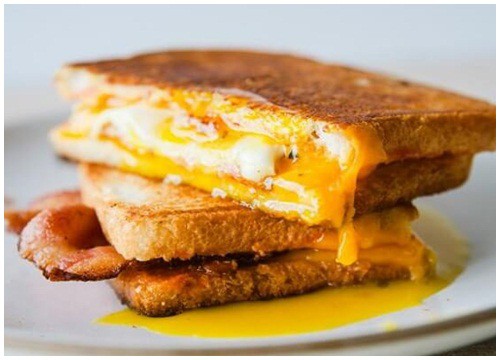 Học làm sandwich phô mai nhanh gọn bằng lò vi sóng