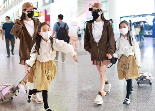 Lý Tiểu Lộ lần đầu lộ diện sau khi bị phong sát nhưng cô con gái ngây thơ mới 9 tuổi lại chiếm trọn sự chú ý