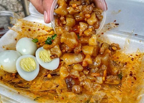 Bánh tráng thịt băm tóp mỡ nườm nượp khách