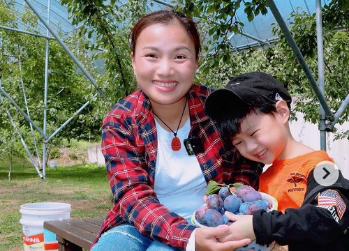 Bé Sa "khỉ con" nhà Quỳnh Trần JP ngày càng xinh trai, nhìn góc nghiêng cực phẩm là biết hot boy lai 2 dòng máu