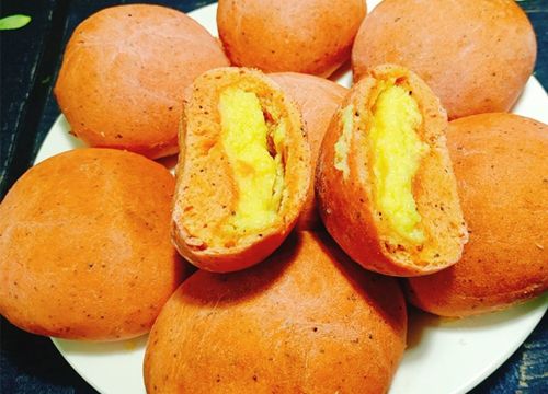 Cách làm bánh mì thanh long nhân custard thơm mềm đẹp mắt tại nhà