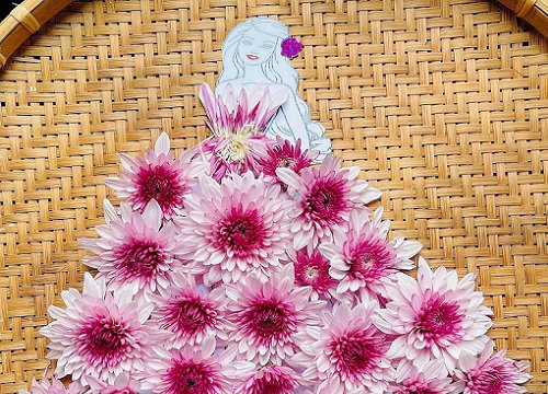 Cô giáo mầm non hái cỏ cây, hoa lá kết thành trang phục độc đáo