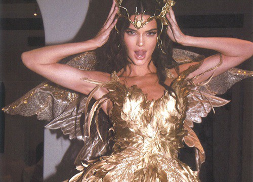 Những màn hóa trang Halloween ấn tượng của nhà Kardashian - Jenner