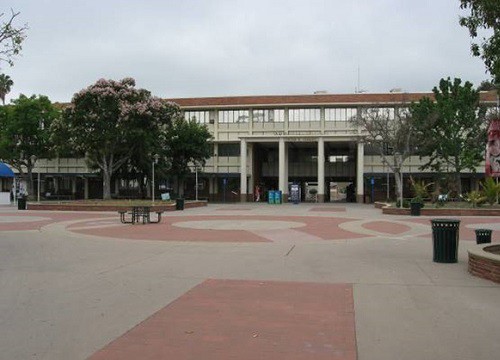 Số lượng sinh viên học đại học ở Mỹ giảm kỷ lục