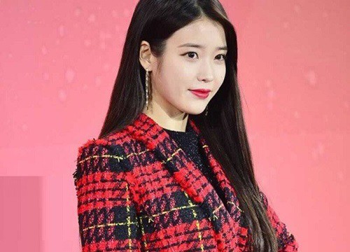 Ngắm sao Hàn diện áo khoác vải tweed siêu sang, nàng biết ngay đây là item cần sắm lúc này