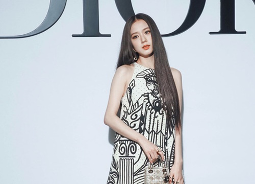 Jisoo (BLACKPINK) được CEO Dior tuyên bố "chống lưng" khiến fan rần rần