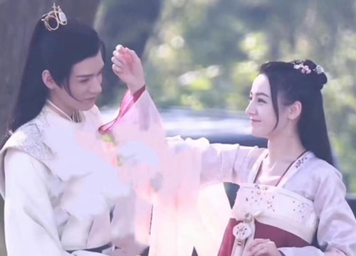 Địch Lệ Nhiệt Ba khoe "con trai cưng" cạnh Cung Tuấn ở phim mới, hay dở thế nào mà bị chê "thiếu lửa" hơn nam phụ?