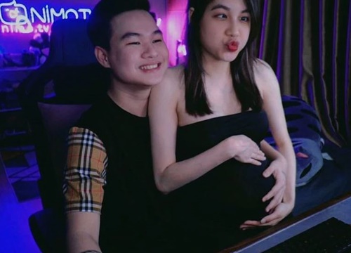 Lên sóng livestream cùng với thành viên mới, gia đình Rambo và "hot girl bánh tráng trộn" khiến fan "xỉu ngang dọc" vì quá đáng yêu!