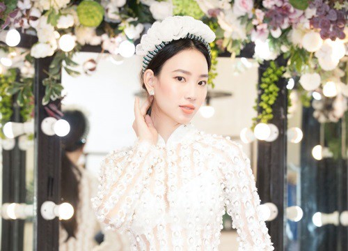 Á hậu Ngọc Thảo chỉ kĩ năng catwalk trên sàn quốc tế cho Ái Nhi trước thềm Miss Intercontinental