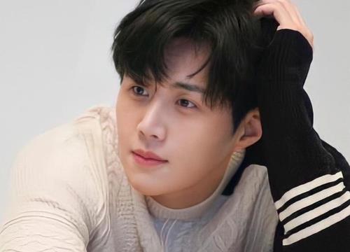 Các thương hiệu rục rịch quay lưng Kim Seon Ho vì scandal