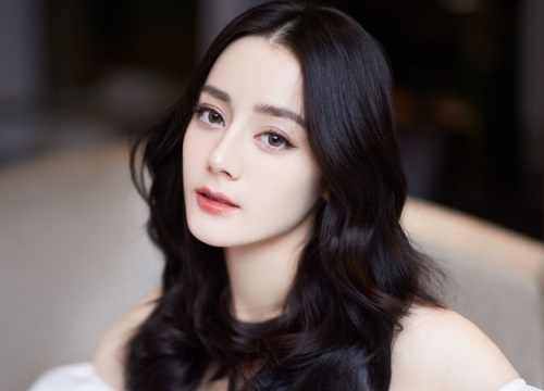 Địch Lệ Nhiệt Ba có hơn 30 hợp đồng, trở thành nữ hoàng quảng cáo