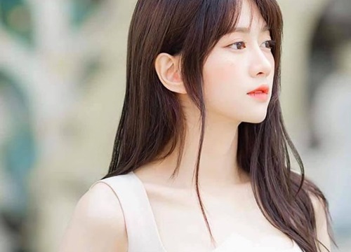 Khoe dáng hở bạo giữa rừng, Lê Bống bị chỉ trích phản cảm