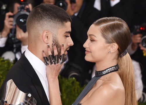 Gigi Hadid - Zayn Malik tan vỡ: Thâm cung bí sử mẹ vợ - con rể ngang ngửa mẹ chồng - nàng dâu Việt?