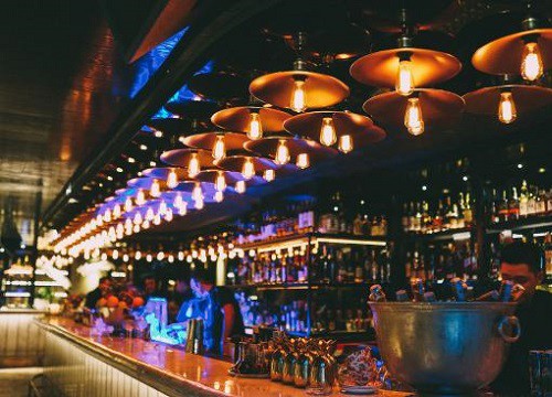 Vị khách nữ bị quán bar sang chảnh nhất Sài Gòn "cấm cửa" trên toàn hệ thống vì đụng đến "khách VIP" phản ứng gì?