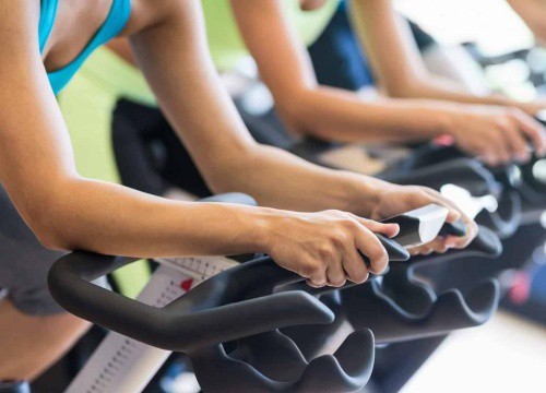 Tập đạp xe trong nhà, cô gái suýt mất chân vì tiêu cơ vân