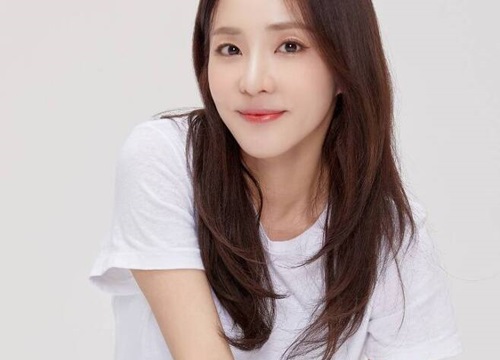 Những mẹo trang điểm giúp Sandara Park "hack" tuổi khó tin
