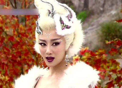 Trót khoe vòng 1 quá lố trên phim, mỹ nhân Trung bị "cắt ngang người" đến tội: Phạm Băng Băng vẫn còn "vừa mắt" chán