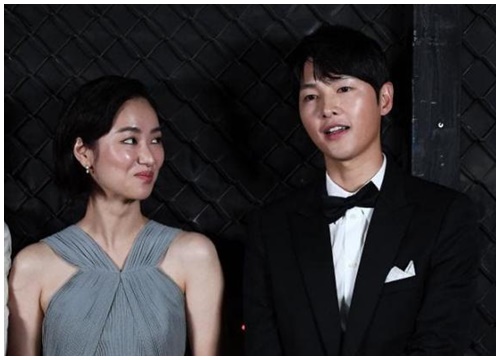 Song Joong Ki lộ ảnh hẹn hò cùng Jeon Yeo Bin, Song Hye Kyo có lẽ là người đau lòng nhất