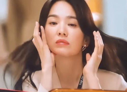 Cận cảnh visual Song Hye Kyo ở clip quay lén tại hậu trường phim, nhìn thế này ai còn dám chê chị già nữa!